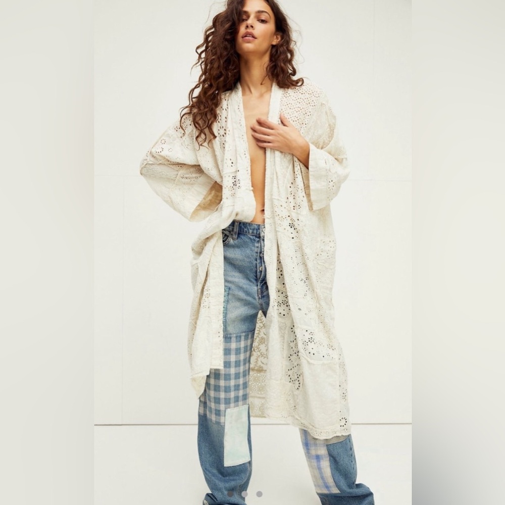 Magnolia Pearl Lillian Eyelet Kimono Moonlight